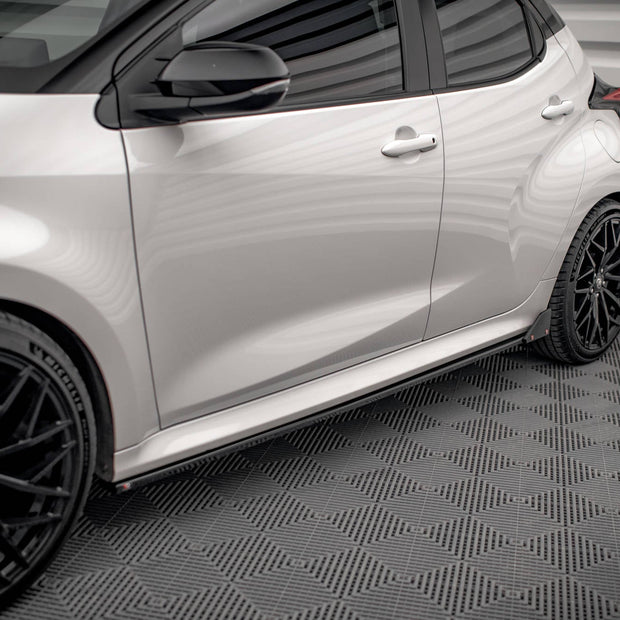 Sidokjolar Diffusers V.1 + Flaps för Toyota Yaris Mk4
