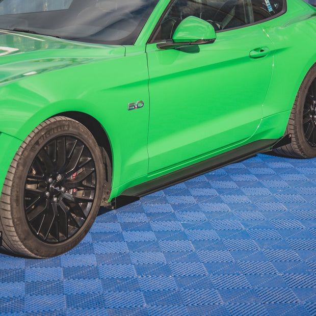 Maxton Design Street Pro sidokjolar V.1 + flaps – Ford Mustang GT Mk6 Facelift