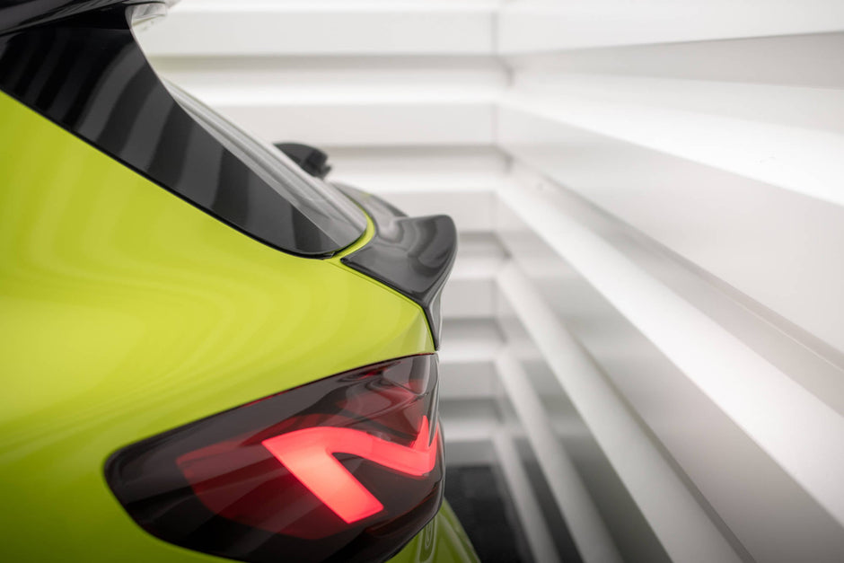 The Extension Of The Rear Window för BMW 1 M-Pack / M135i / 128ti F40