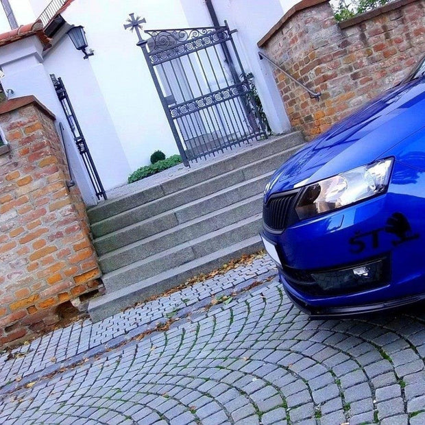 Frontläpp V.1 för Skoda Rapid