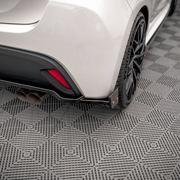 Bakre Splitter V.1 + Flaps för Toyota Yaris Mk4