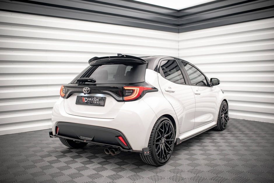 Bakre Splitter V.1 + Flaps för Toyota Yaris Mk4