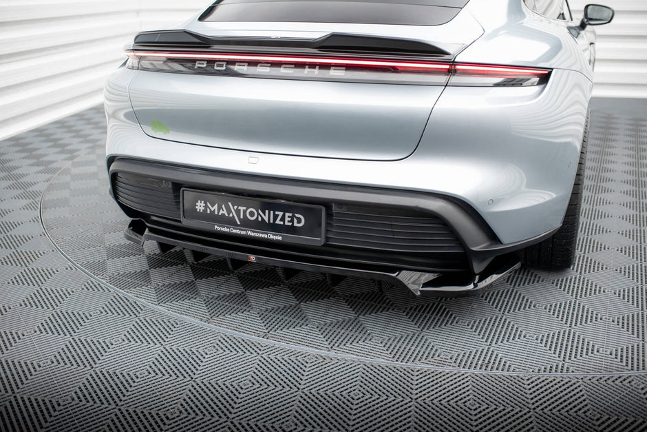 Bakre Splitter (With Vertical Bars) för Porsche Taycan / Taycan 4 / Taycan 4S / Taycan GTS Mk1