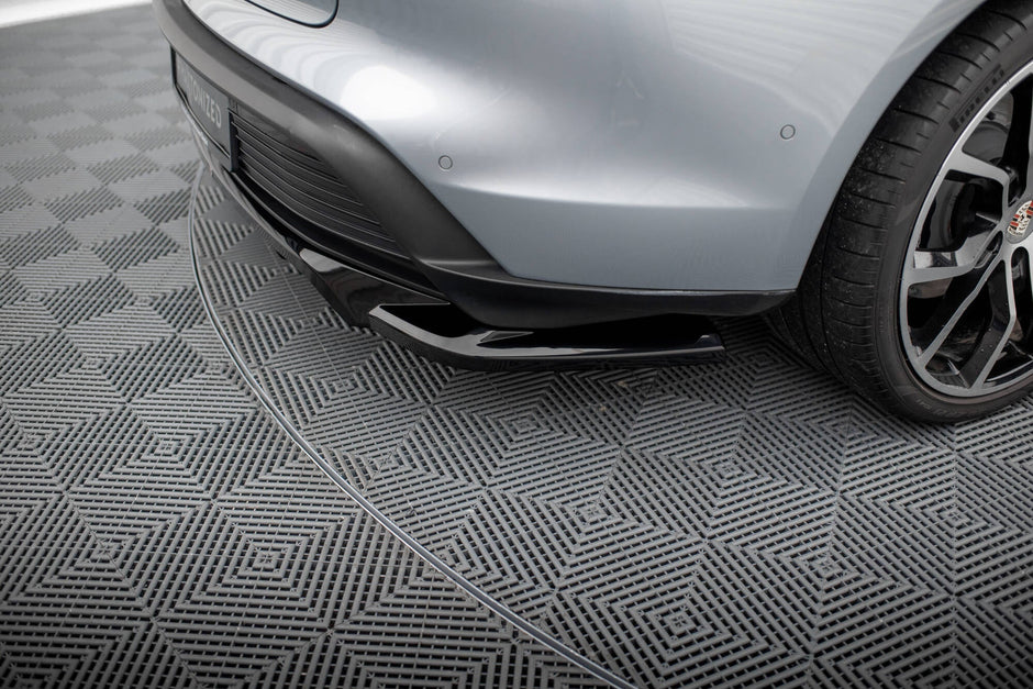 Bakre Splitter (With Vertical Bars) för Porsche Taycan / Taycan 4 / Taycan 4S / Taycan GTS Mk1