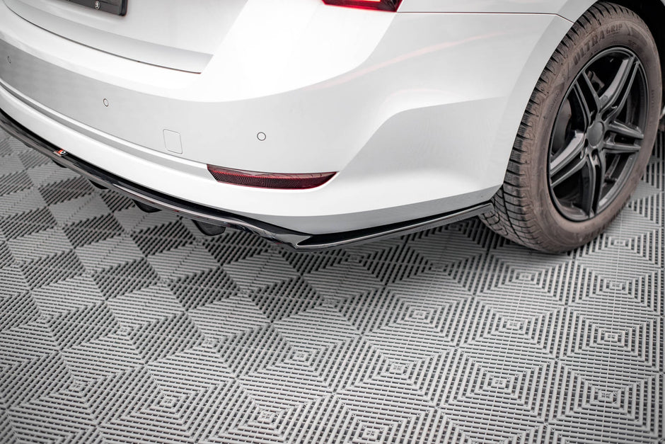 Bakre Splitter (With Vertical Bars) för Skoda Octavia Mk4