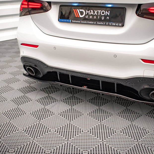 Maxton Design Bakre splitter med vertikala fenor V.1 – Mercedes A 35 AMG Sedan V177