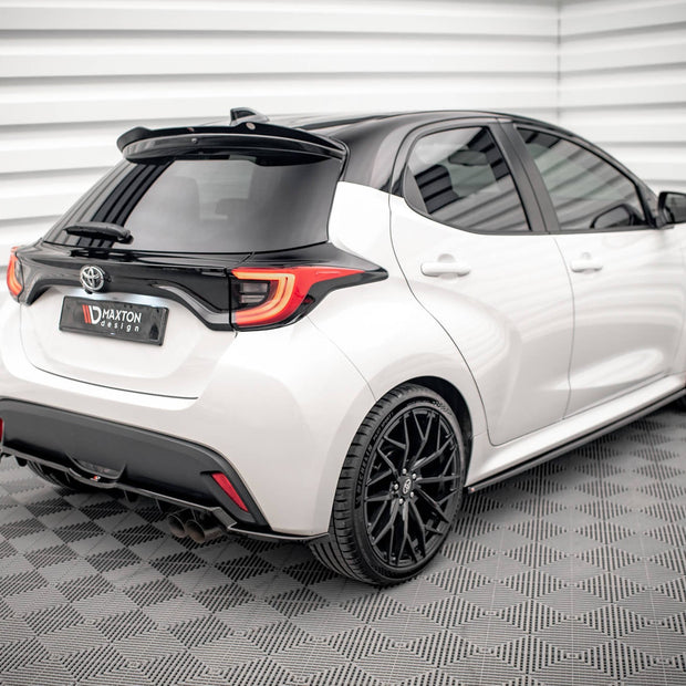Bakre Splitter (With Vertical Bars) V.2 för Toyota Yaris Mk4