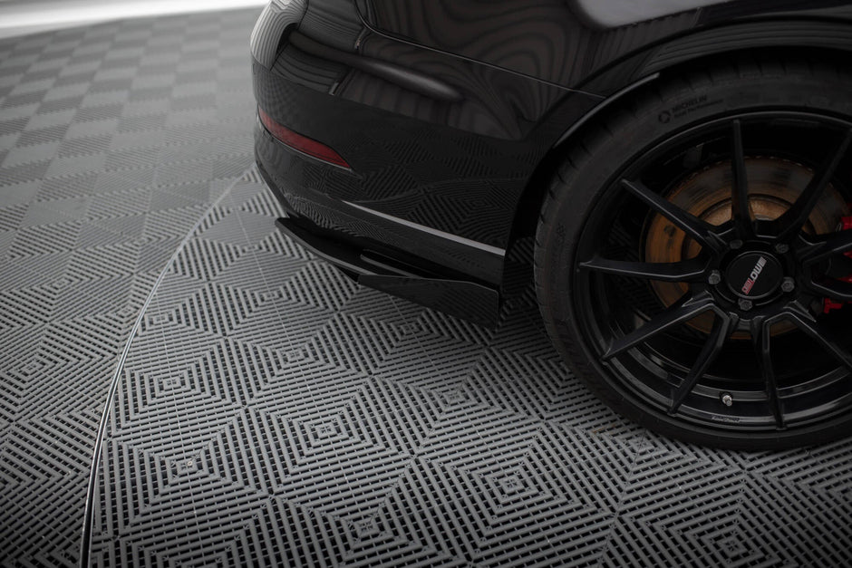 Street Pro Bakre Sidosplitters + Flaps för Audi RS3 Sedan 8V Facelift