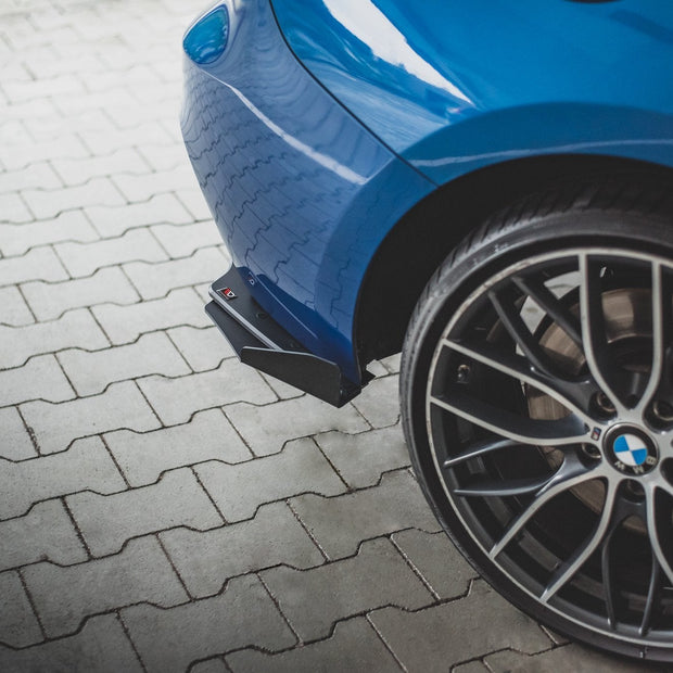Street Pro Bakre Sidosplitters + Flaps för BMW M135i F20