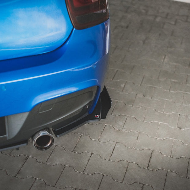 Street Pro Bakre Sidosplitters + Flaps för BMW M135i F20