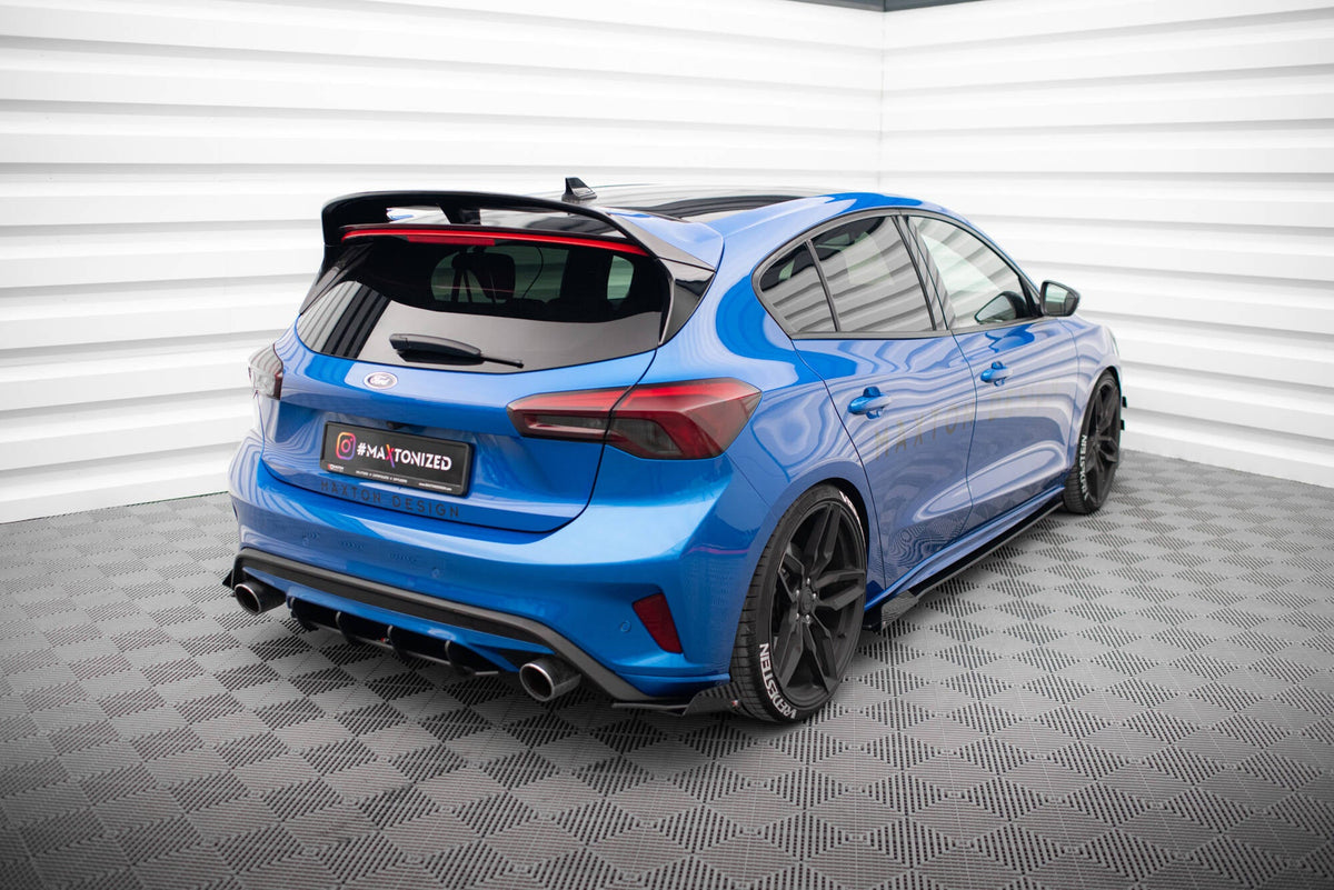 Street Pro Bakre Sidosplitters + Flaps för Ford Focus ST Mk4