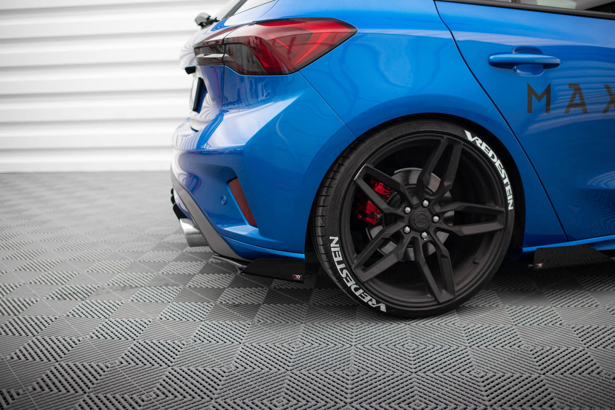 Street Pro Bakre Sidosplitters + Flaps för Ford Focus ST Mk4