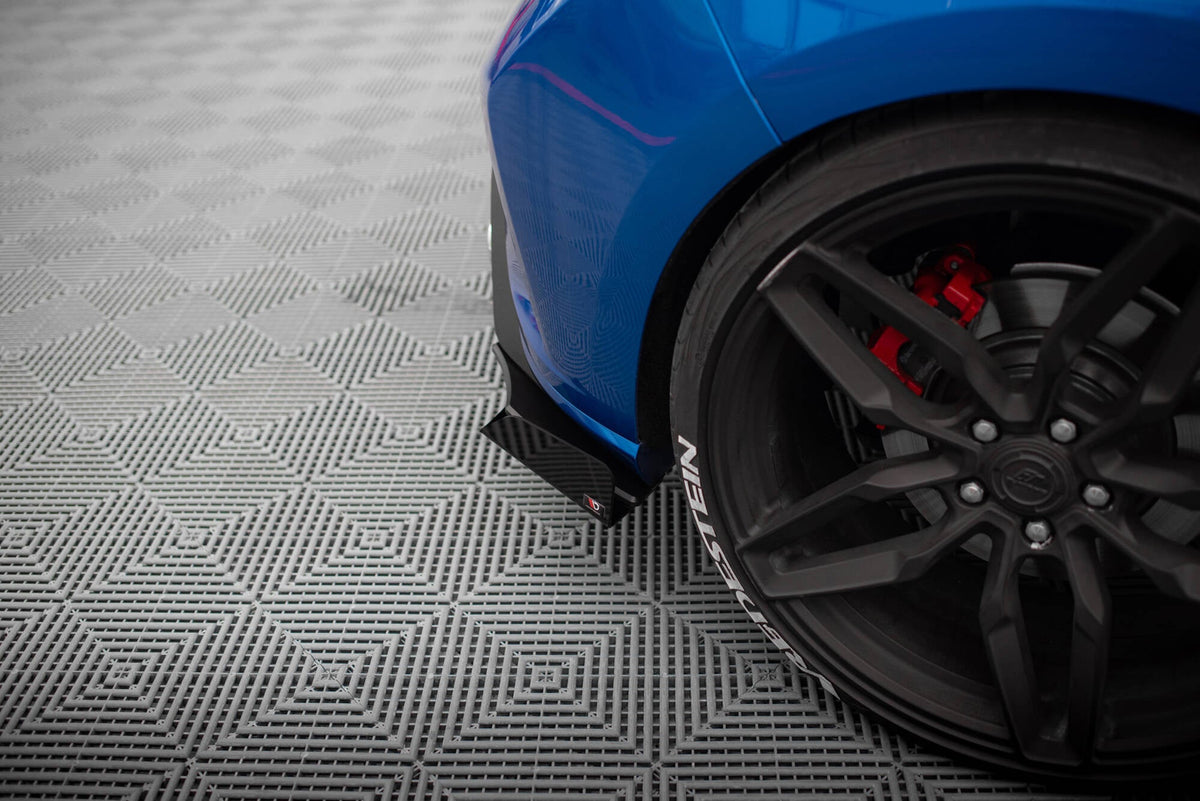 Street Pro Bakre Sidosplitters + Flaps för Ford Focus ST Mk4