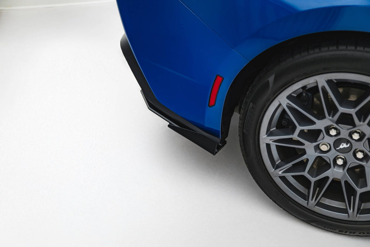 Maxton Design Street Pro bakre sidosplitters + flaps – Ford Mustang GT Mk7
