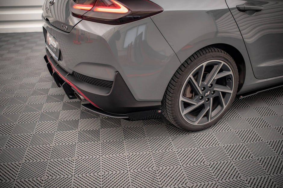 Street Pro Bakre Sidosplitters + Flaps för Hyundai I30 Fastback N-Line Mk3 Facelift