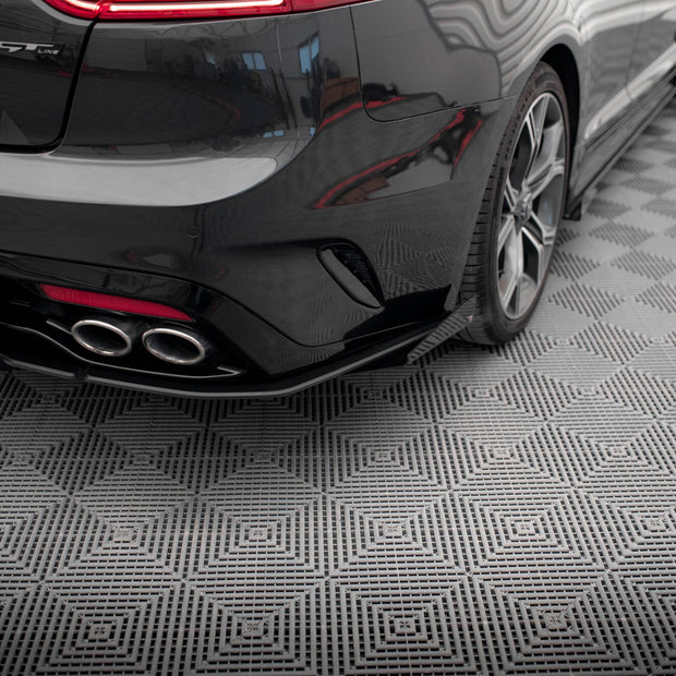 Street Pro Bakre Sidosplitters + Flaps för Kia Stinger GT / GT-Line Mk1