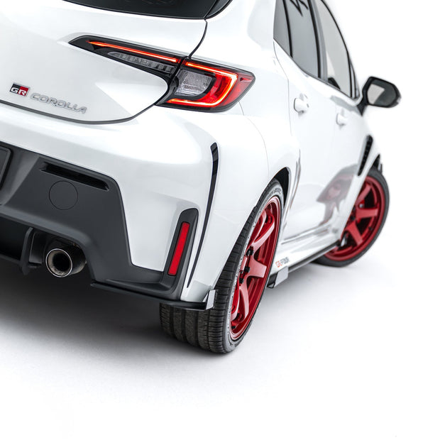 Street Pro Bakre Sidosplitters + Flaps för Toyota GR Corolla Mk12