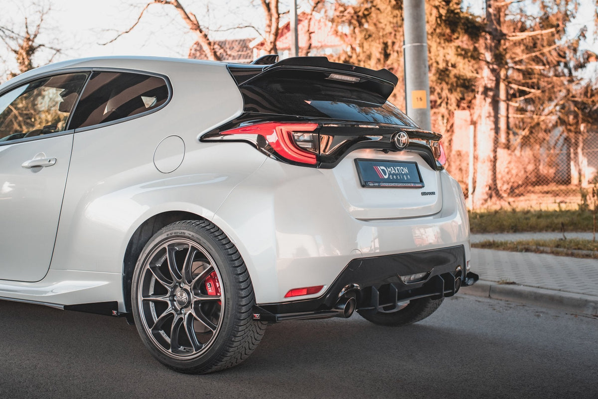 Street Pro Bakre Sidosplitters + Flaps för Toyota GR Yaris Mk4