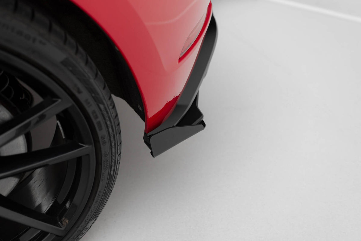 Street Pro Bakre Sidosplitters + Flaps för Volkswagen Golf Mk7 R Facelift