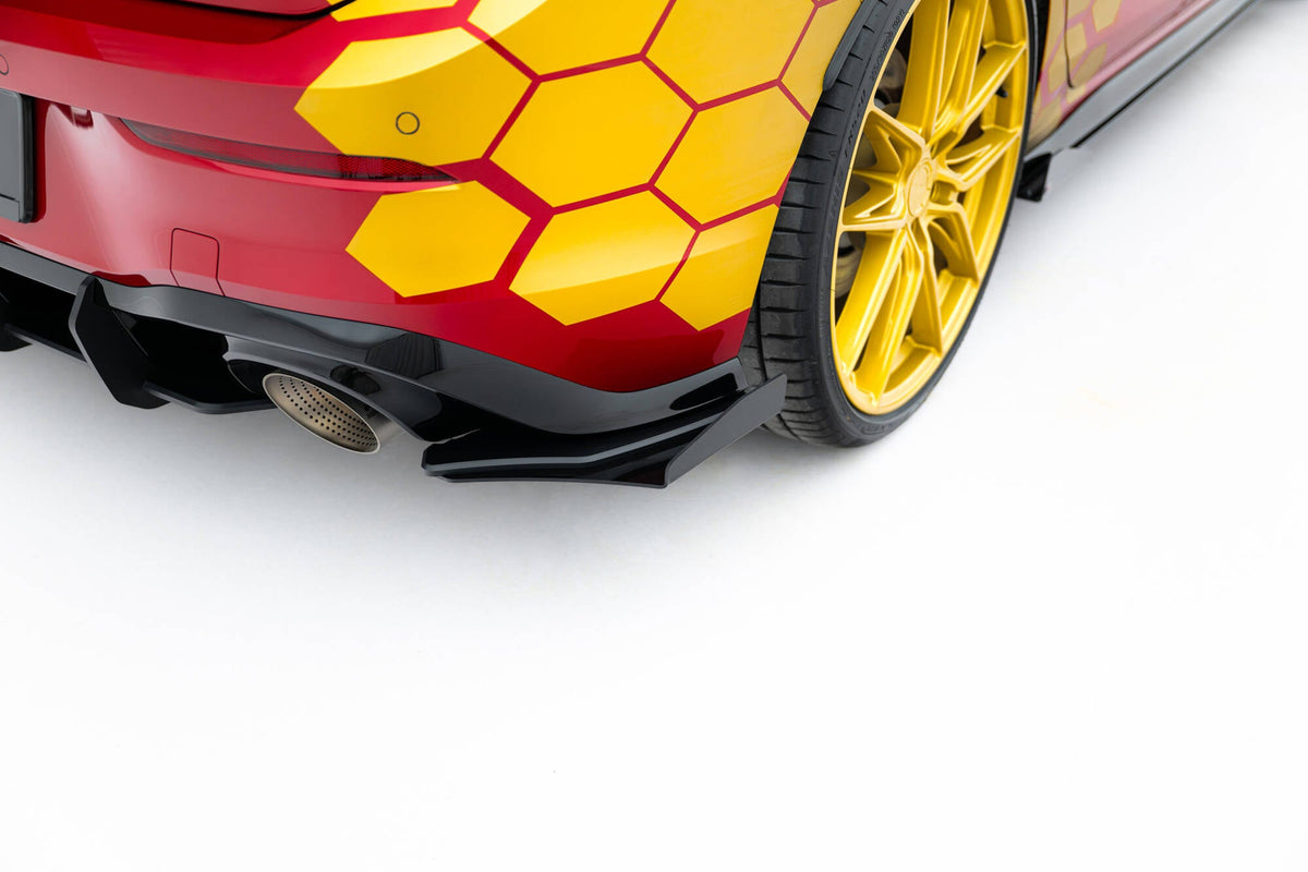 Street Pro Bakre Sidosplitters + Flaps för Volkswagen Golf GTI Clubsport Mk8 Facelift