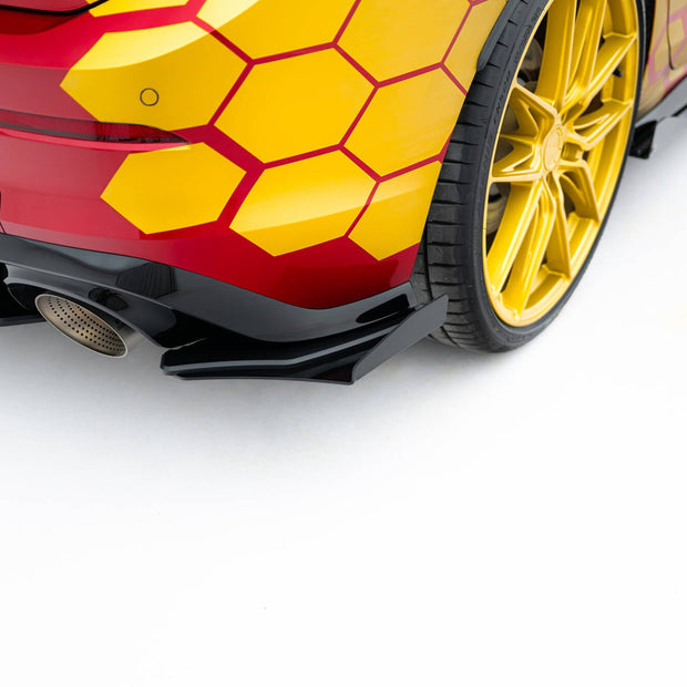 Street Pro Bakre Sidosplitters + Flaps för Volkswagen Golf GTI Clubsport Mk8 Facelift