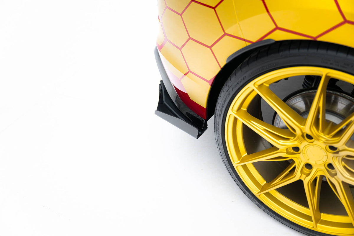 Street Pro Bakre Sidosplitters + Flaps för Volkswagen Golf GTI Clubsport Mk8 Facelift