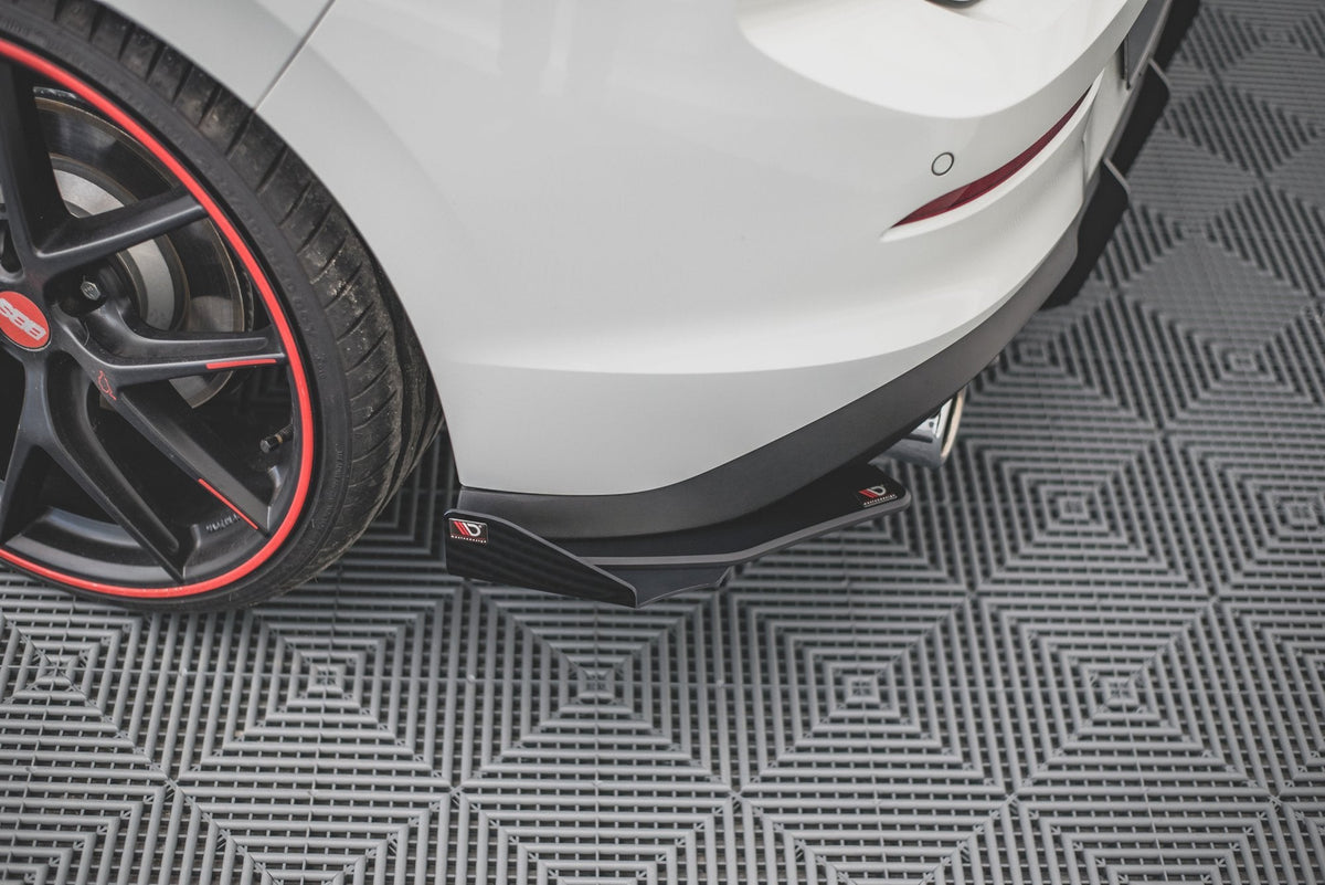 Street Pro Bakre Sidosplitters + Flaps för Volkswagen Golf GTI / GTE / R-Line Mk8