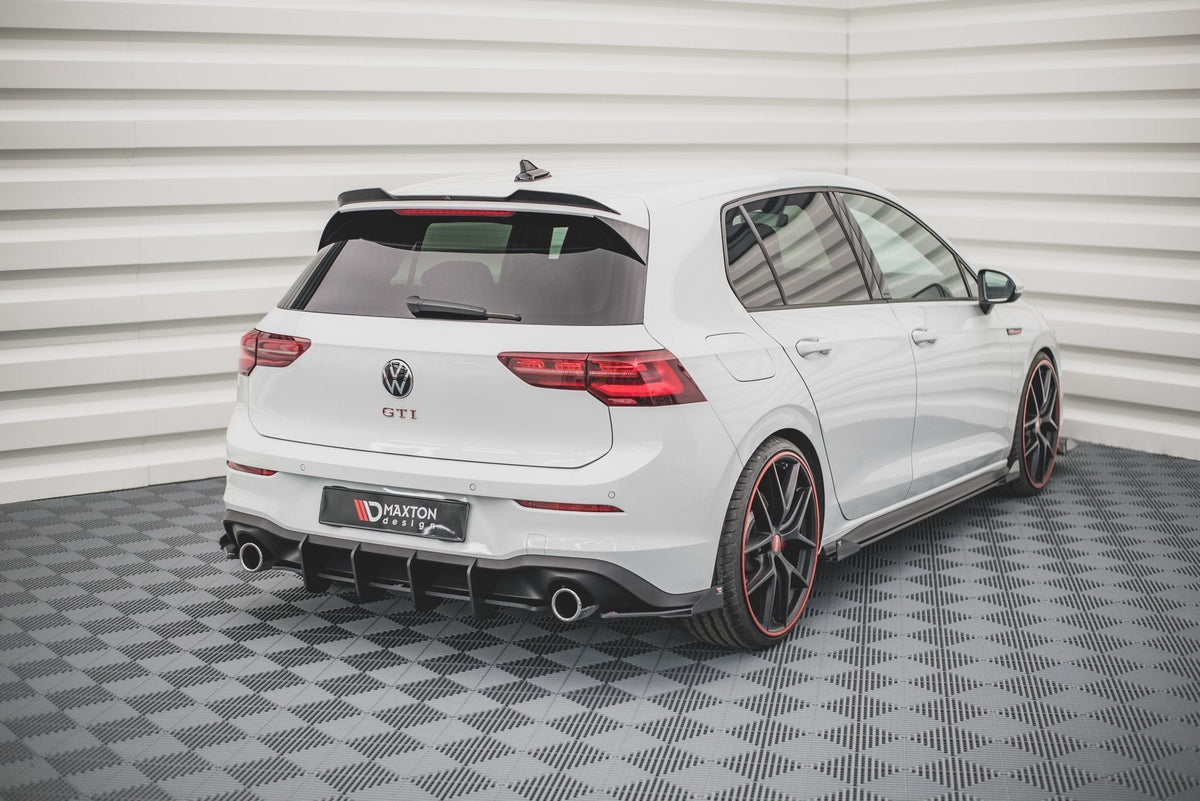 Street Pro Bakre Sidosplitters + Flaps för Volkswagen Golf GTI / GTE / R-Line Mk8