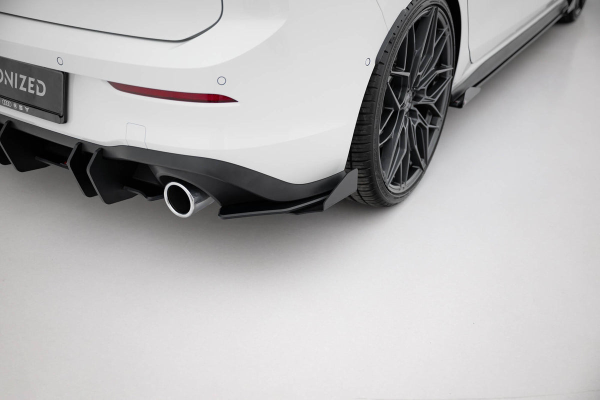 Street Pro Bakre Sidosplitters + Flaps för Volkswagen Golf GTI / GTE / R-Line Mk8