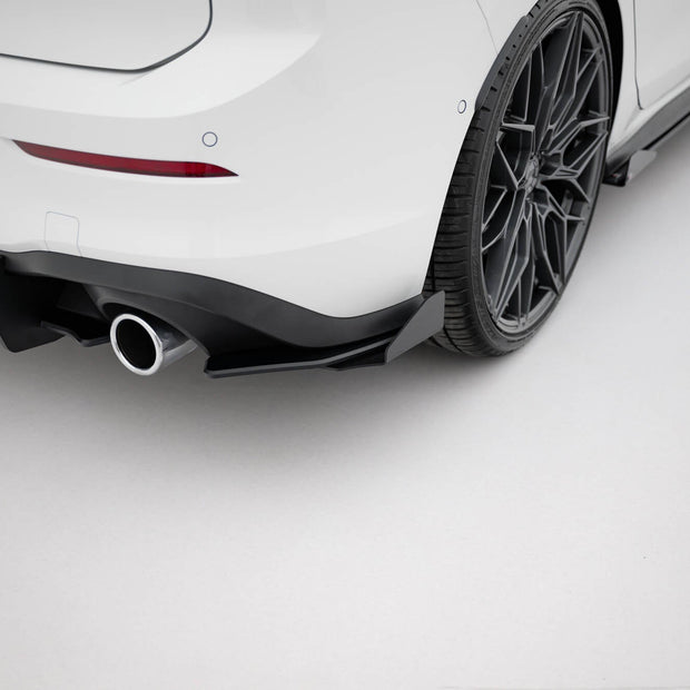 Street Pro Bakre Sidosplitters + Flaps för Volkswagen Golf GTI / GTE / R-Line Mk8