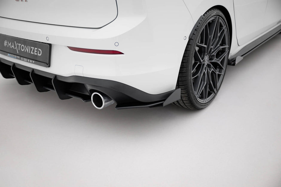 Street Pro Bakre Sidosplitters + Flaps för Volkswagen Golf GTI / GTE / R-Line Mk8