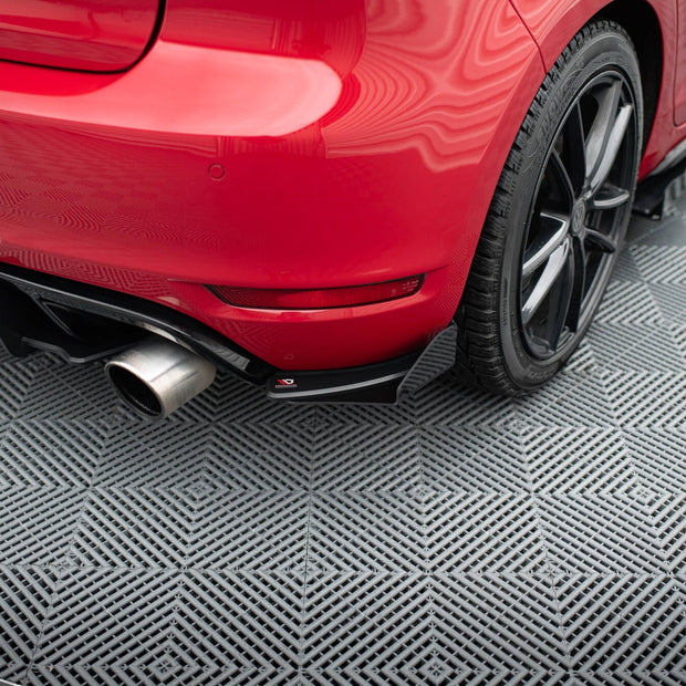 Street Pro Bakre Sidosplitters + Flaps för Volkswagen Golf GTI Mk6