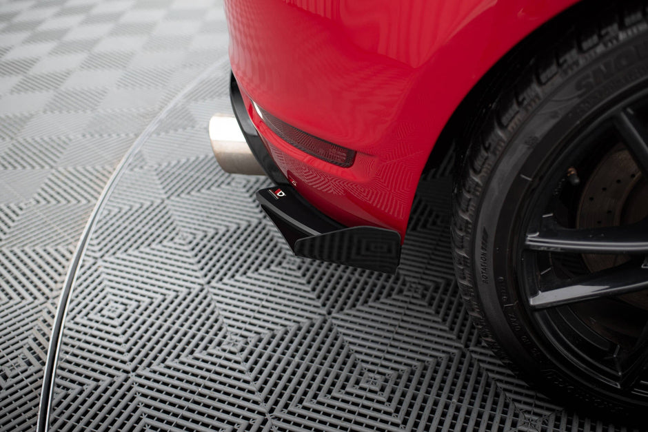 Street Pro Bakre Sidosplitters + Flaps för Volkswagen Golf GTI Mk6