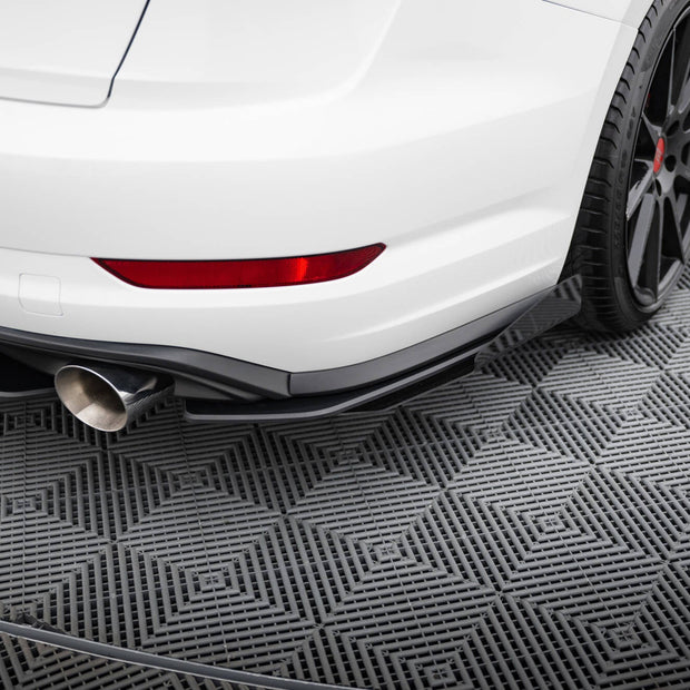 Street Pro Bakre Sidosplitters + Flaps för Volkswagen Jetta GLI Mk7