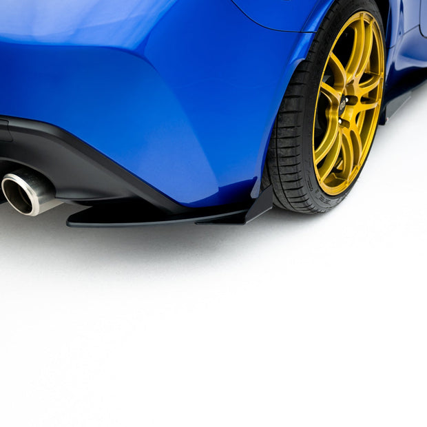 Street Pro Bakre Sidosplitters V.1 + Flaps för Subaru BRZ Mk2