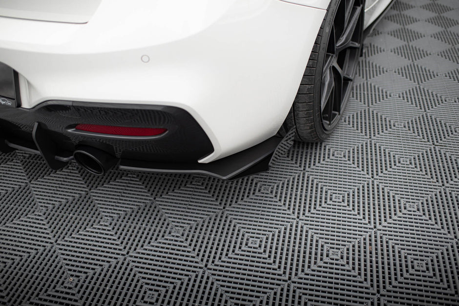 Street Pro Bakre Sidosplitters V.2 + Flaps för BMW 1 F20 M140i