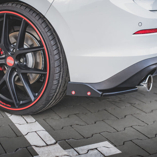 Bakre Sidosplitters V.2 + Flaps för Volkswagen Golf GTI / GTE Mk8