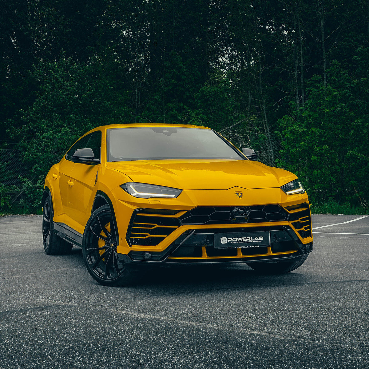 En bild på lamborghini urus som är motoroptimerad hos powerlab