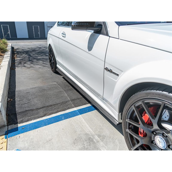 Sidokjolar i carbon för Mercedes-Benz C63 AMG W204 2007–2012