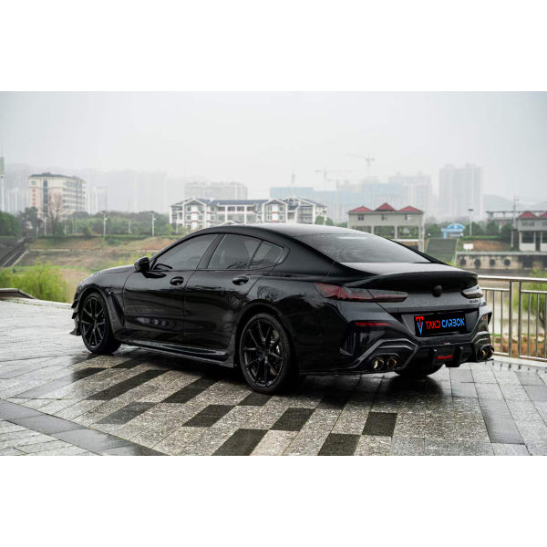 TAKD Dry Carbon aerokit med LED-diffusor & canards för BMW 8 G16 Gran Coupé – variant 1