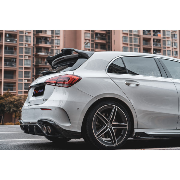 TAKD takspoiler/bakvinge i Dry Carbon för Mercedes-Benz A45 AMG W177