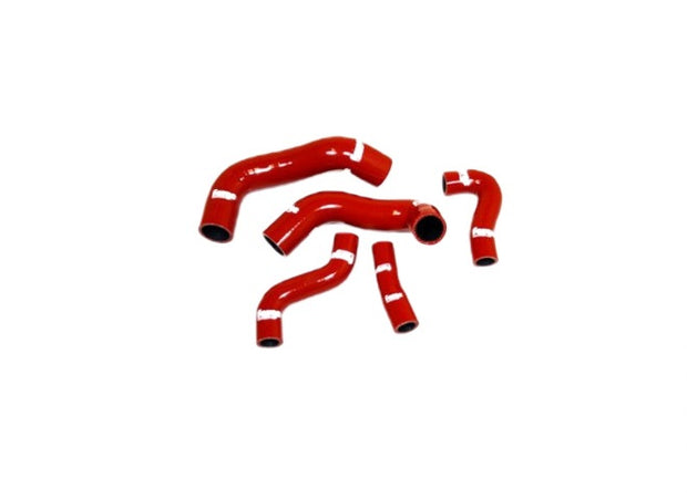 Forge Motorsport Kylarslangar i silikon – Audi S3 8P 2.0 TFSI / VW Golf Mk5 2.0 (Röd, FMKCMK5.R)